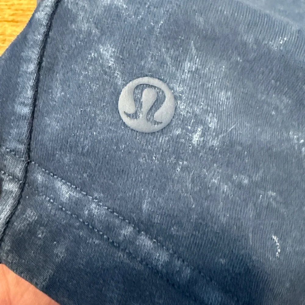Lululemon Inner Glow High-Rise Short 3" in the "Acid Rubber Dye True Navy" - Picture 5 of 8